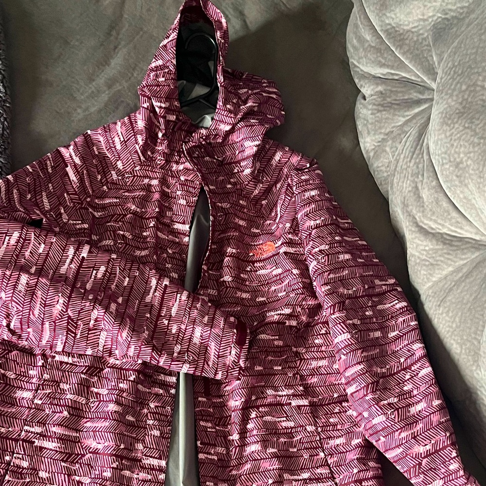 Women’s North Face hooded rain jacket / coat